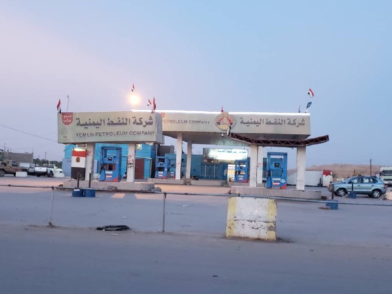 لليوم الثالث.. إغلاق محطات شركة النفط بمارب بعد نهب ناقلات المشتقات التابعة لها