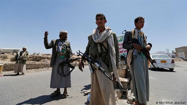 مليشيا الحوثي الإرهابية تختطف 15 عاملاً في إب