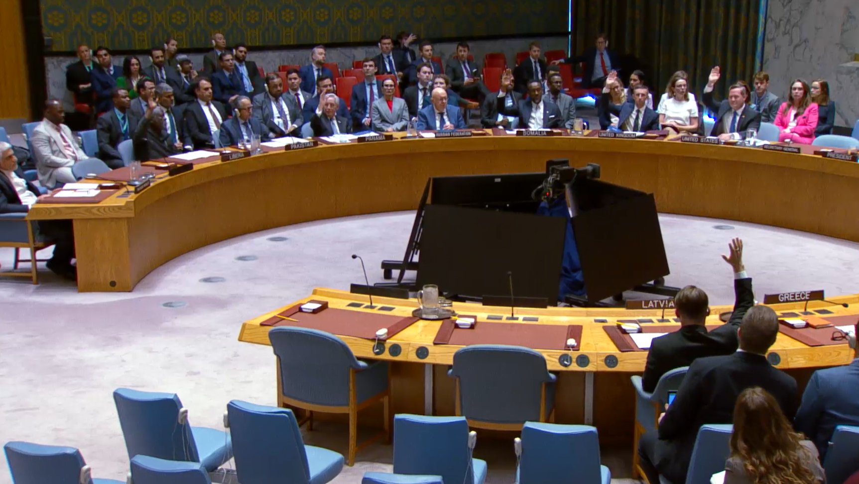 فيتو صيني-روسي يُفشل اعتماد مجلس الأمن لمشروع قرار عربي بشأن مضيق هرمز