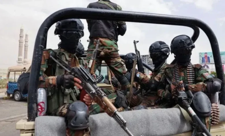 إجراءات أمنية مشددة داخل صفوف الحوثيين وتغيير واسع في وسائل الاتصال