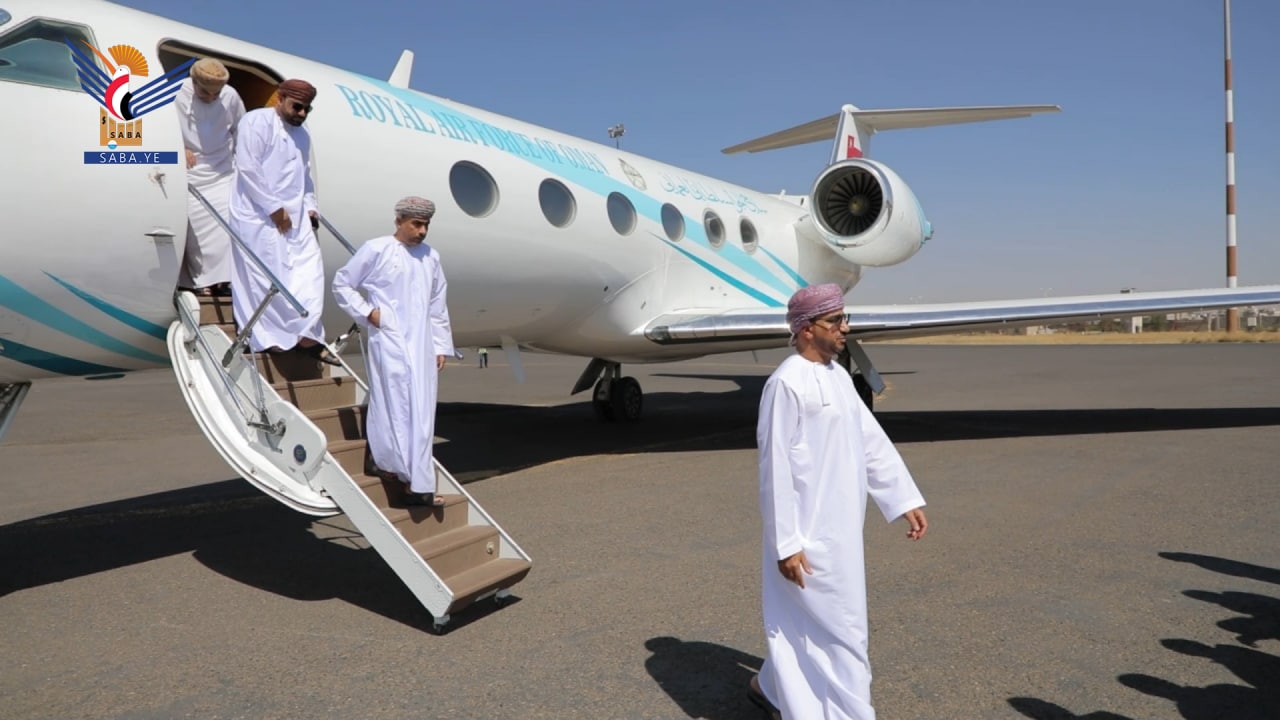 وفد عماني يصل العاصمة صنعاء في زيارة هي الثانية خلال أقل من شهر