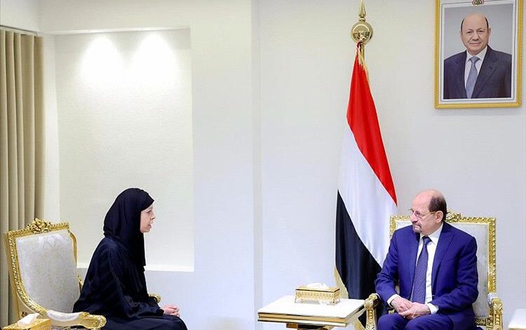 رئيس الوزراء يبحث مع الصليب الأحمر جهود تنفيذ اتفاق تبادل الأسرى