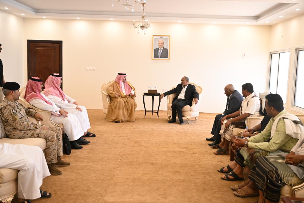 السفير السعودي يلتقي اللواء الصبيحي ورجب ويشيد بتضحياتهم