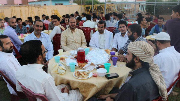 ألف طالب يمني يجتمعون على مائدة رمضان بالسودان