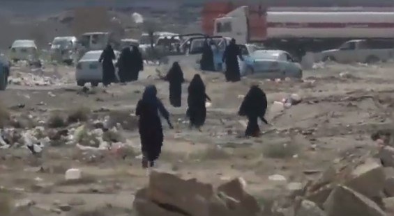 نساء في صعدة يواجهن حملة حوثية بالحجارة وينجحن في صدها