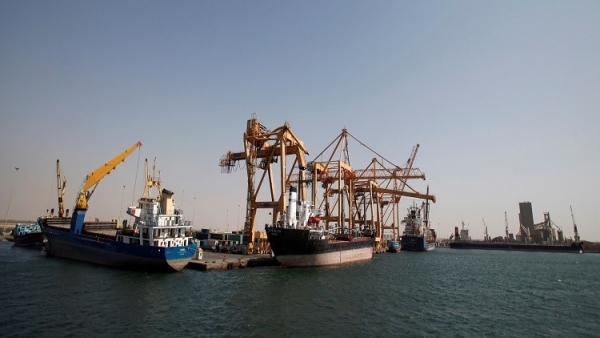 الحكومة تعلن منح تصريحات لدخول أربع سفن تحمل مشتقات نفطية إلى ميناء الحديدة