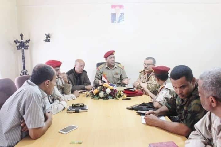 قيادة محور تعز تناقش الوضع الأمني والعسكري في المحافظة