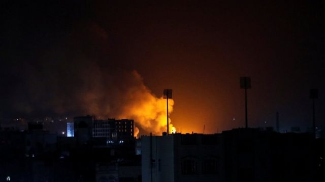 ناطق الحوثيين: الضربات الجوية افرزت قتلى وجرحى والرد عليها قريب جداً 