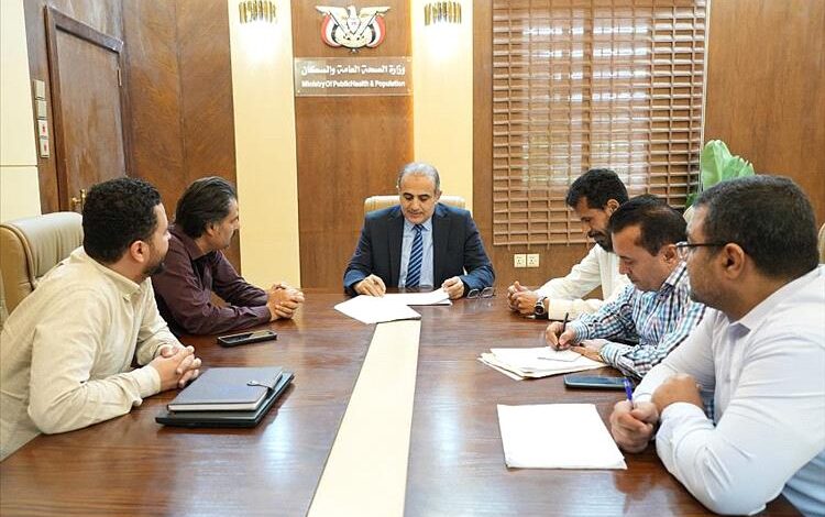 وزير الصحة يراجع نتائج مشروع دولي لتحسين توفر الأدوية والمستلزمات الطبية في اليمن