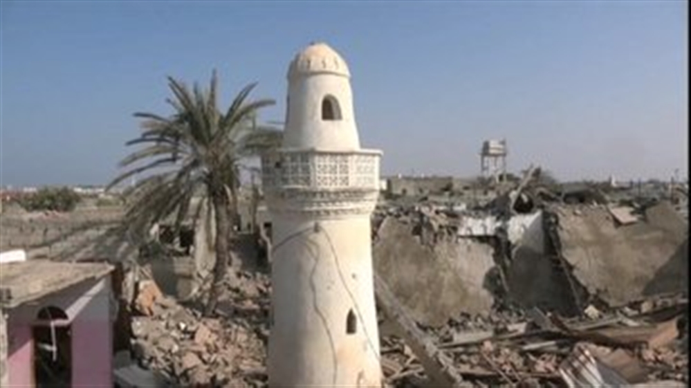 الحوثيون يستهدفون مسجدا في جنوب الحديدة بصاروخ كاتيوشا