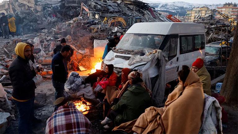 ضحايا زلزال تركيا وسوريا يتجاوز 33 ألفا