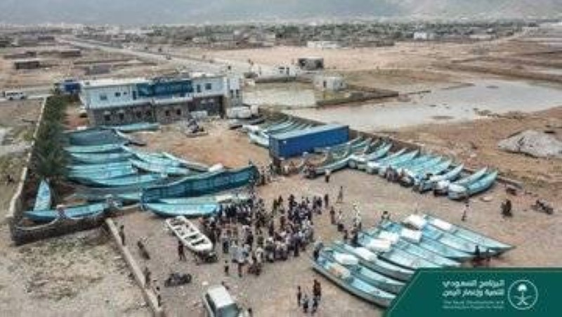 «إعمار اليمن» توزع الدفعة الثانية من قوارب الصيد في سقطرى