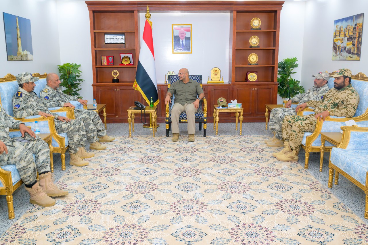 طارق صالح يناقش مع رئيس مصلحة خفر السواحل تعزيز الأمن البحري