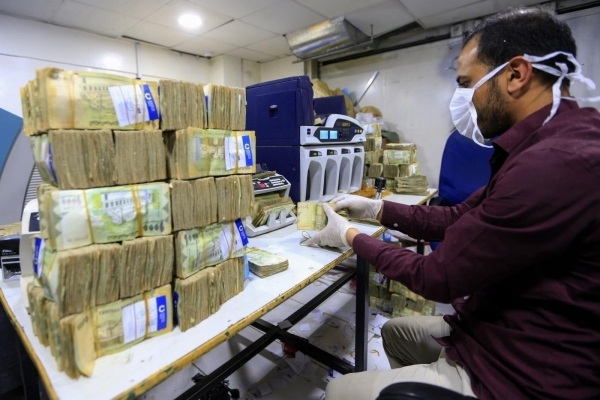 أسعار صرف الريال اليمني أمام العملات الأجنبية اليوم الاحد وانهيار متواصل