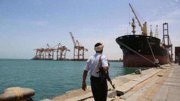 الحكومة اليمنية تعلن السماح بدخول سفن المشتقات النفطية إلى ميناء الحديدة