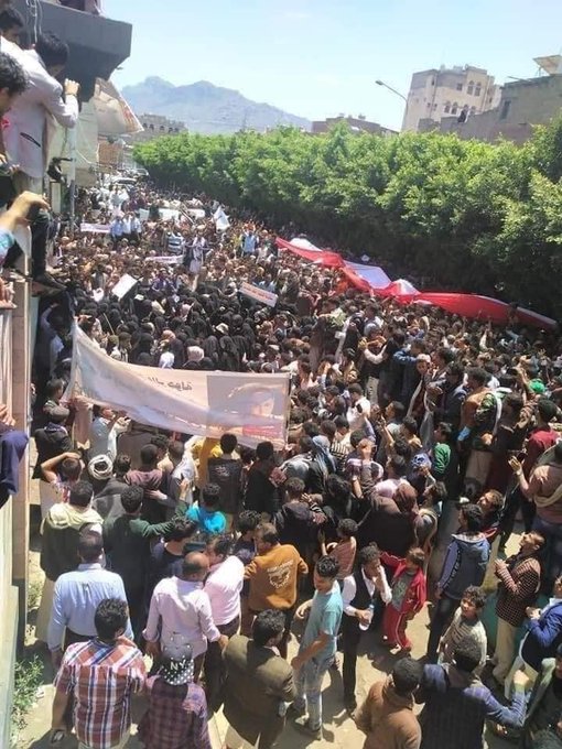 اختطفوا 30 متظاهرا متضامنا معه.. : هكذا يحاول الحوثيون حماية قتلة الشهيد عبدالله الأغبري