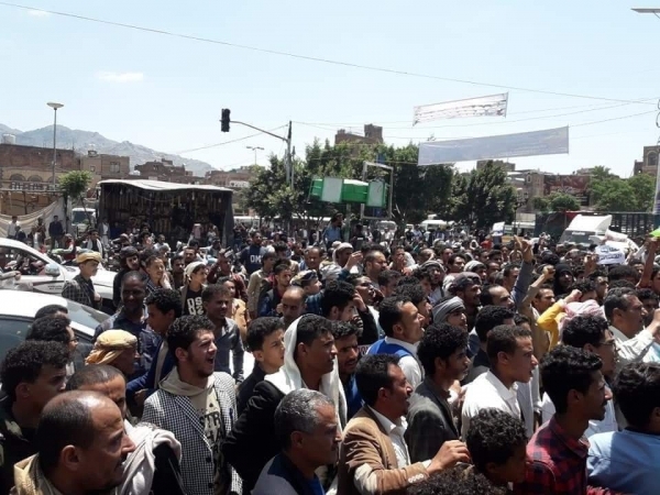 مليشيات الحوثي تختطف 30 مواطنا طالبوا بالقصاص من قتلة "الأغبري"
