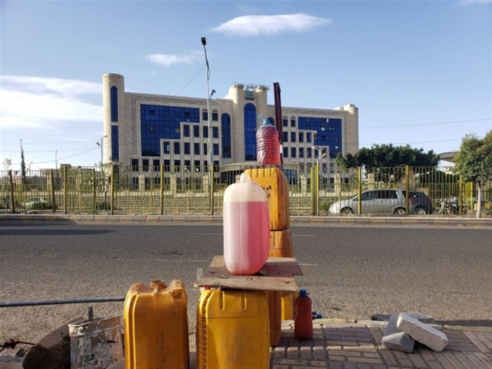  الحوثيون يُسرحون 500 من موظفي النفط