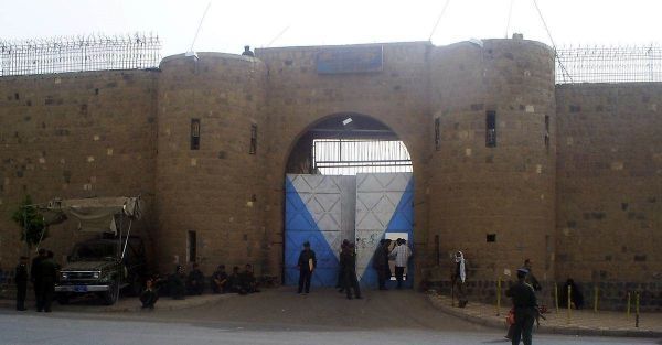 تحذير من جريمة جديدة قد ترتكب بحق المعتقلين.. هذا ما قام الحوثيين به مع 400 معتقل بصنعاء !