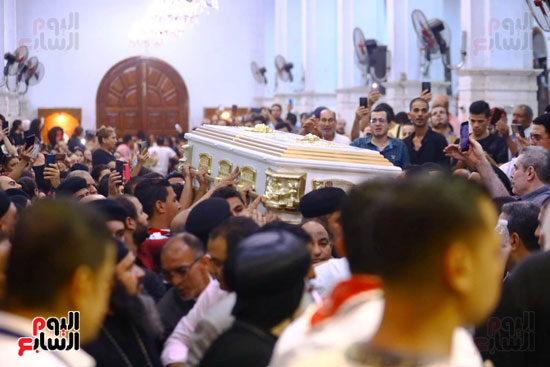 العليمي وعبدالملك يعزيان الشعب المصري في ضحايا كنيسة أبو سيفين