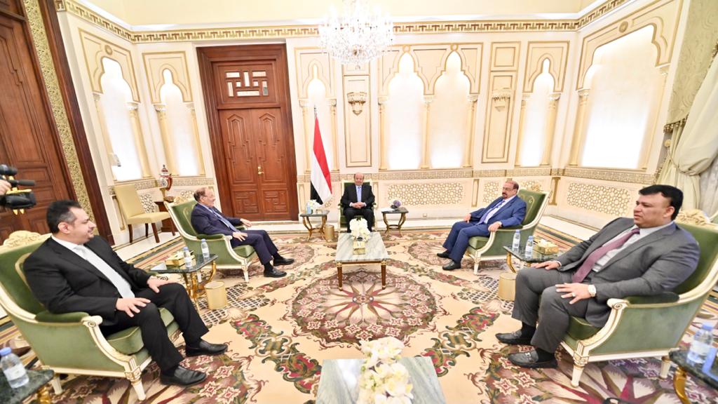  اجتماع للرئيس هادي مع قيادات الدولة لمناقشة مستجدات الوضع في عدن