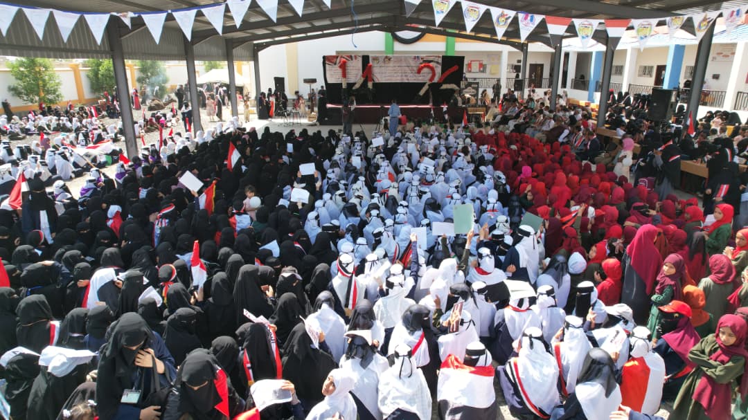 مدرسة أروى للبنات بمأرب تحتفي بالذكرى 63 لثورة 26 سبتمبر و62 لثورة 14 أكتوبر بحفل كرنفالي ووطني