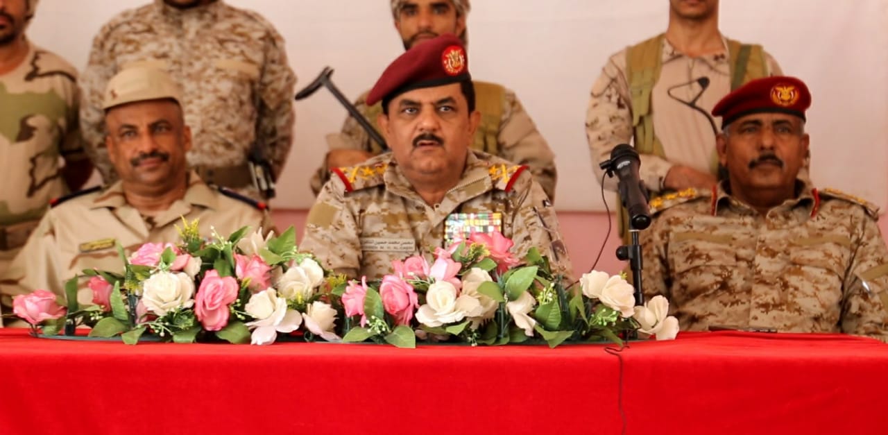 وزير الدفاع يشهد دور استلام وتسليم قيادة المنطقة الثانية بغياب البحسني