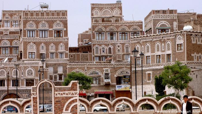 دبلوماسي يمني يحذر من مخطط حوثي لإزالة معالم أثرية في صنعاء القديمة