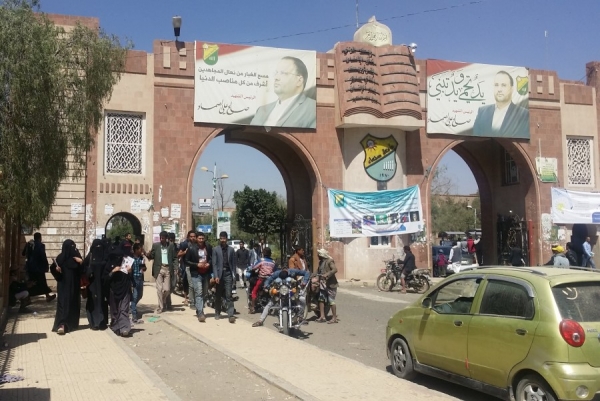 مليشيا الحوثي تقر فصل الطلاب عن الطالبات بكلية الإعلام بجامعة صنعاء