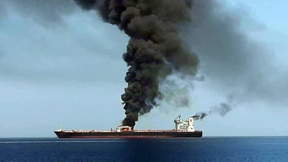 الحوثيون يعلنون استهداف سفينة بريطانية في البحر الأحمر صباح اليوم