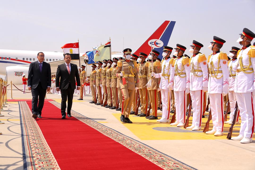 رئيس الوزراء يصل إلى القاهرة رفقة عدد من الوزراء في زيارة رسمية