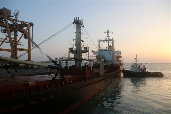 “كوريا الجنوبية” تطالب بسرعة الإفراج عن سفينة لها يحتجزها الحوثيون