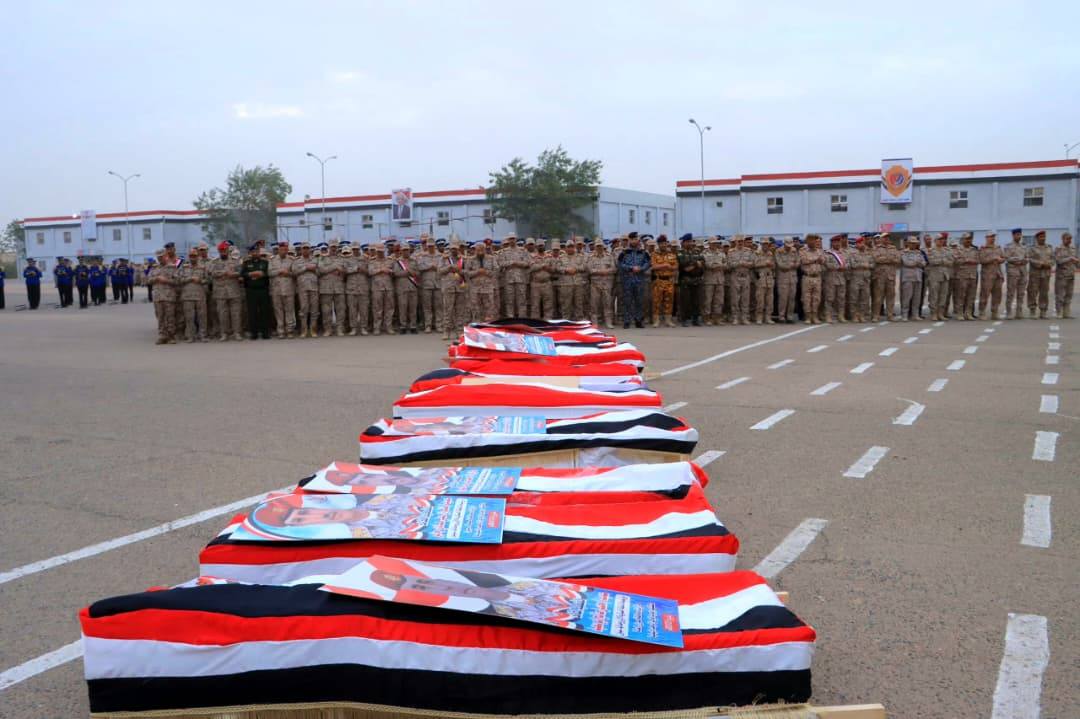 بالصور.. تشييع شعبي ورسمي مهيب في مأرب لشهداء الجيش الذين ارتقوا برصاص قوات الانتقالي في حضرموت