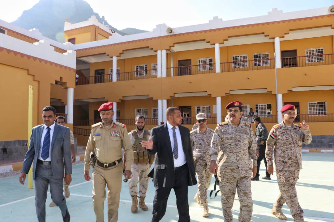 الداعري يعلن استعداد وزارة الدفاع دعم القوات الحكومية في سقطرى