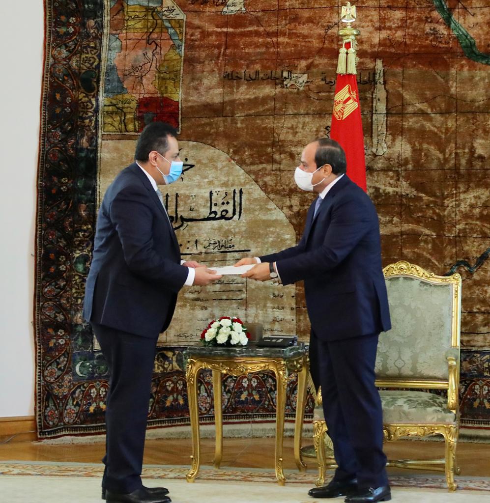 الرئيس المصري يستقبل رئيس الوزراء ويتسلم رسالة خطية من الرئيس هادي