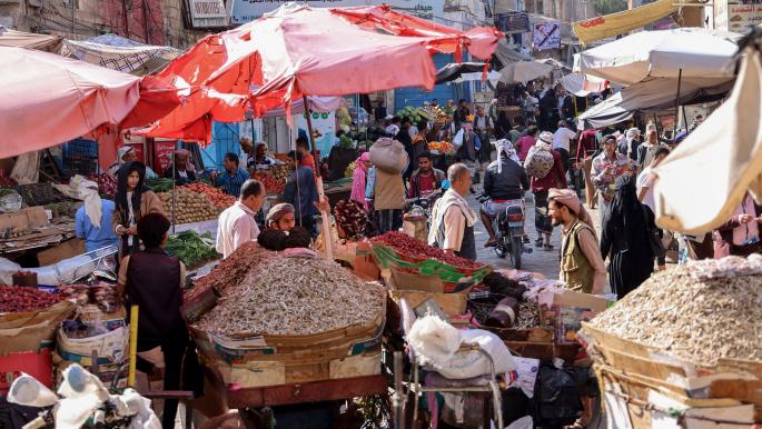 الحوثيون يمنعون إدخال سلع من مناطق الحكومة الشرعية في اليمن