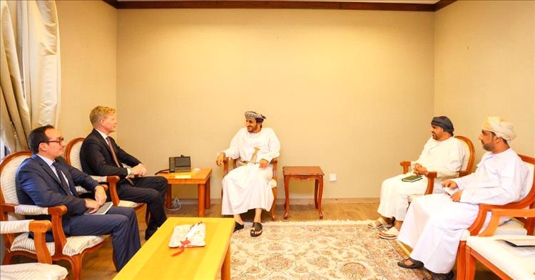 مفاوضات بين المبعوث الأممي والحوثيين في مسقط
