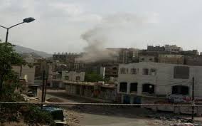 الحكومة تدين قصف مليشيا الحوثي حي الروضة بتعز