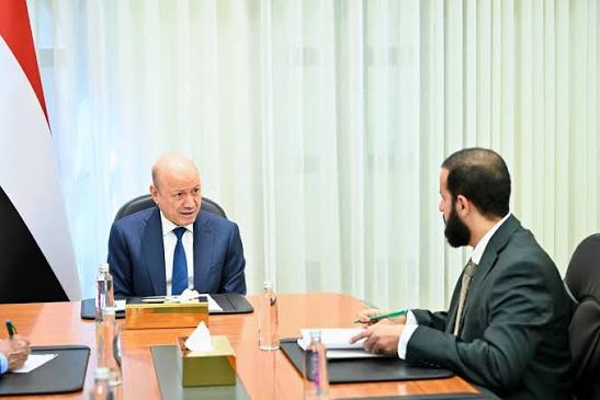 الرئيس العليمي يبحث مع محافظ أبين الأوضاع الأمنية والخدمية ويشدد على تعزيز التنمية