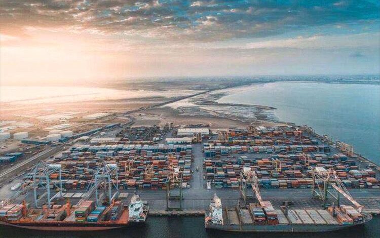 النقل تعلن إصلاحات لخفض تكاليف الشحن وتعزيز دور ميناء عدن كمركز ترانزيت