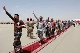  الإفراج عن 11 أسيرا من سجون مليشيا الحوثي