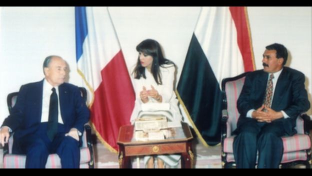 علي عبدالله صالح مع الرئيس الفرنسي الأسبق فرانسوا متران