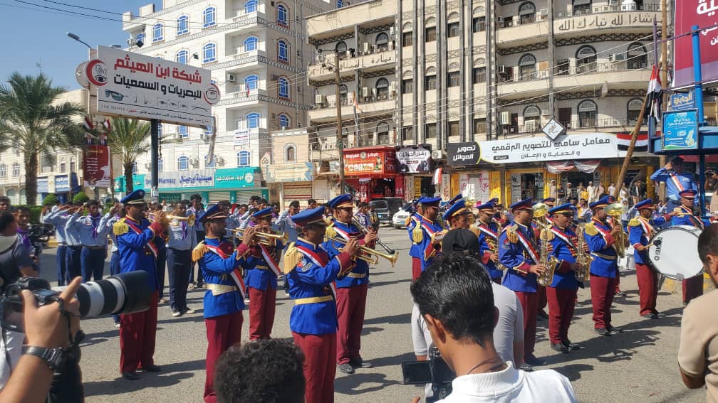 مأرب: عرض كرنفالي مهيب في مأرب احتفاء بذكرى ثورتي سبتمبر وأكتوبر 