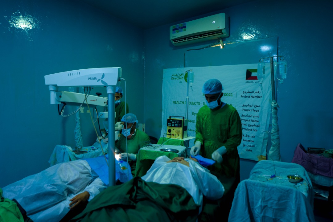 300  مريض في عدن استعادوا بصرهم خلال مخيم عونكم نور
