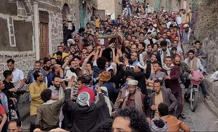 إب.. توتر وحملات أمنية لمليشا الحوثي عقب جنازة مهيبة لتشييع الشاب "المكحل"