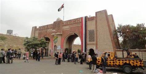 الحكومة تدين اقتحام مليشيا الحوثي سكن هيئة التدريس بجامعة صنعاء