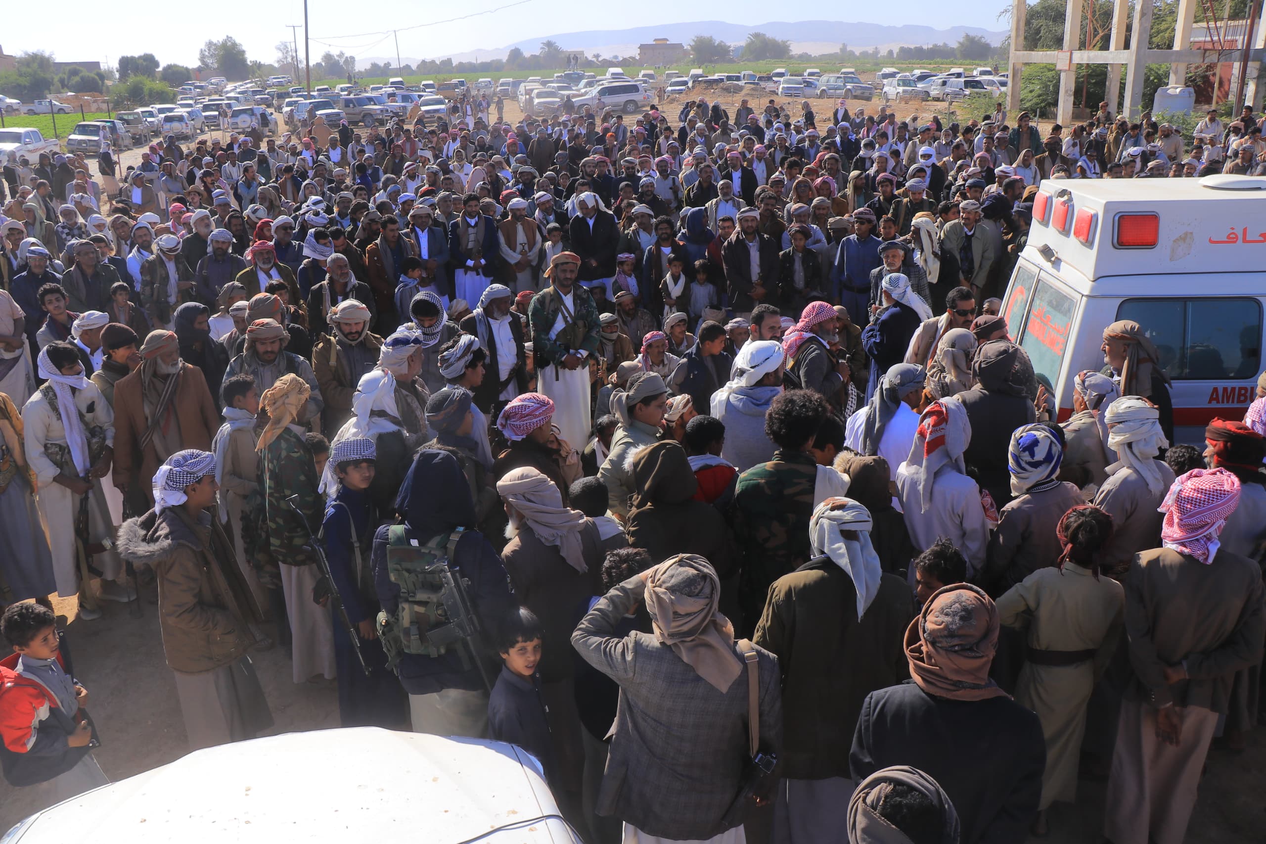 مأرب تشيّع الشيخ محمد بن صالح بن سعود في موكب رسمي وشعبي مهيب(صور)