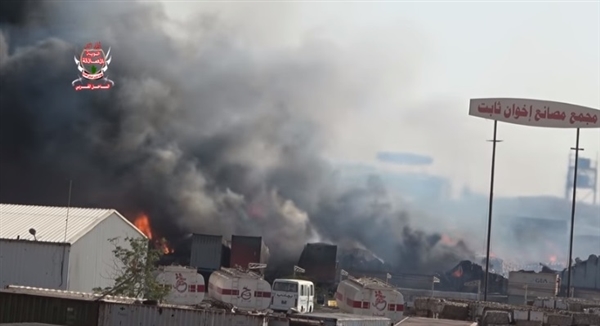 مليشيات الحوثي تجدد قصف مجمع إخوان ثابت الصناعي بمدينةالحديدة
