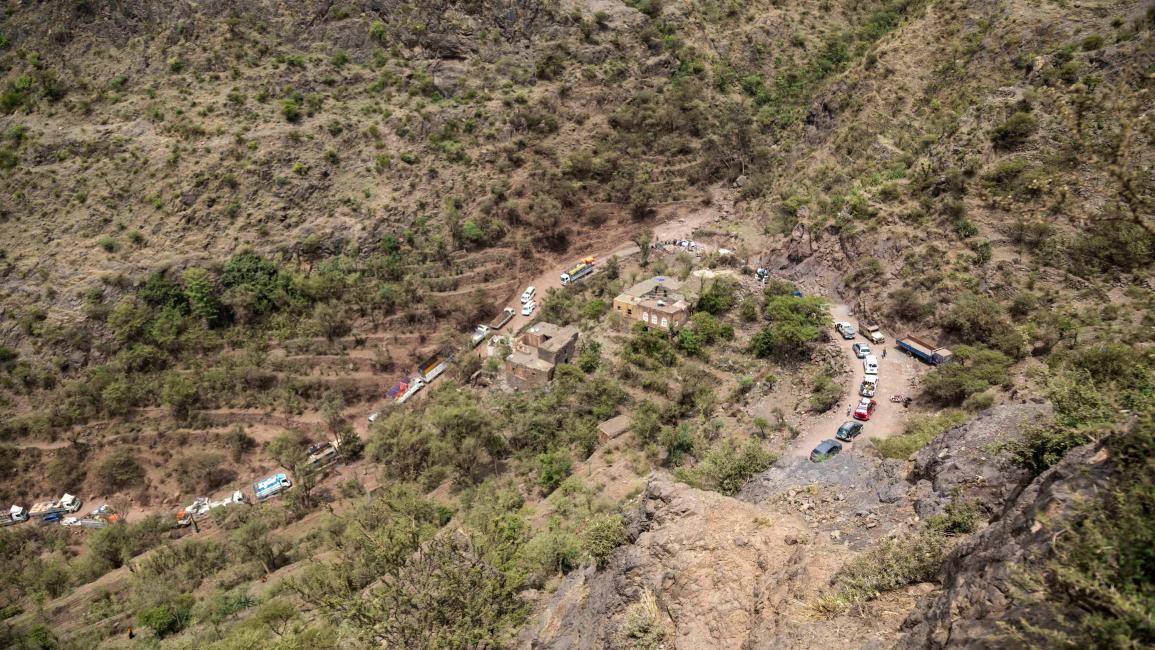 مخاطر طريق العرقوب تعود للواجهة بعد حادث احتراق باص سياحي