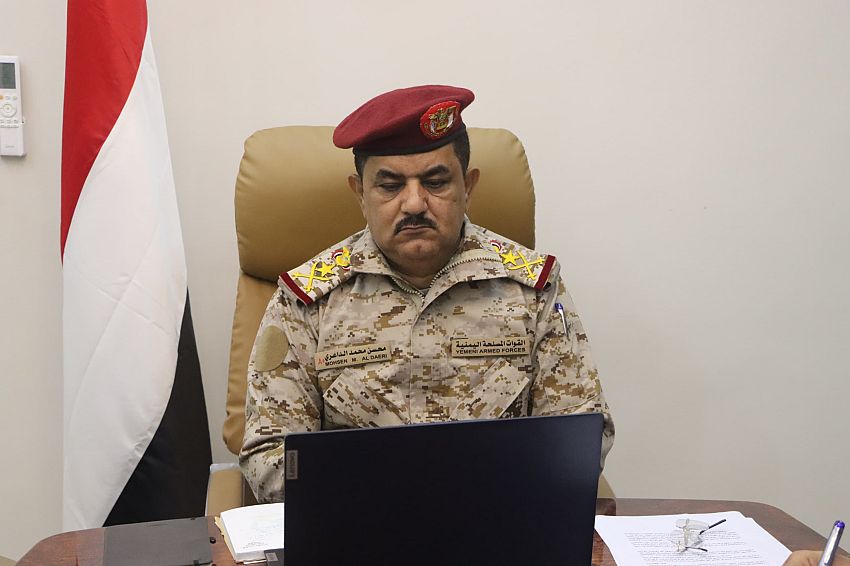وزير الدفاع: تهريب الاسلحة من  ميناء بندر عباس الايراني إلى ميناء الحديدة تهديد مستمر للملاحة البحرية
